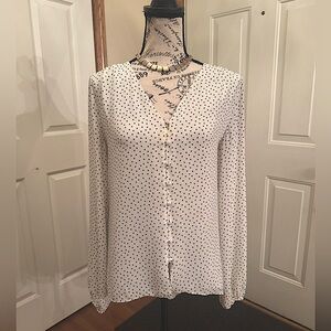White House Black Market Polka Dot Blouse, Size 6 R
Hi low tunic
